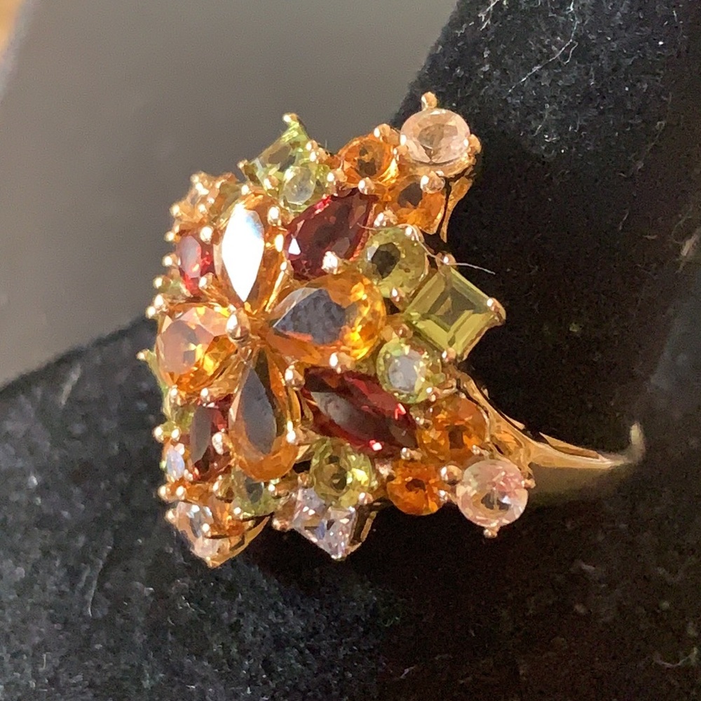 10k Solid Gold Ring - image 8